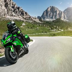 17MY Ninja 1000 Shot 4 OneBike US  KME 2289 Dolomites